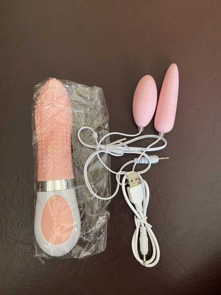 Lưỡi liếm Crazy Tongue cao cấp kèm trứng rung hai đầu